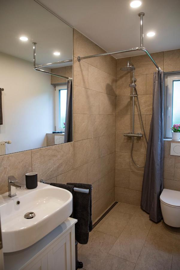 Moderne Wohnung Im Gruenen Mit Privatem Garten โดเนาเอชิงเงน ภายนอก รูปภาพ